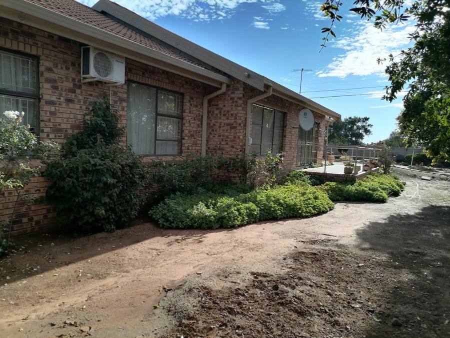 4 Bedroom Property for Sale in Universitas Ridge Free State